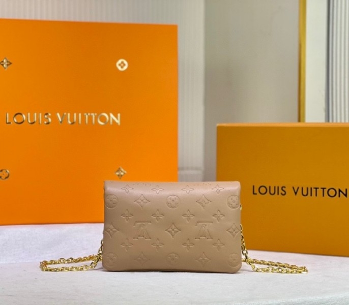 Louis Vuitton Coussin Pochette In Camel angle 4