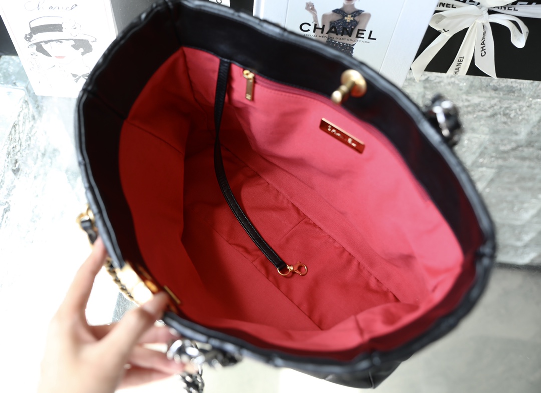 Shopping bag angle 5