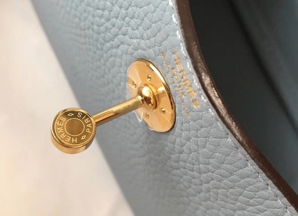 Replica Hermes Lindy Mini handbag in blue lin color angle 4