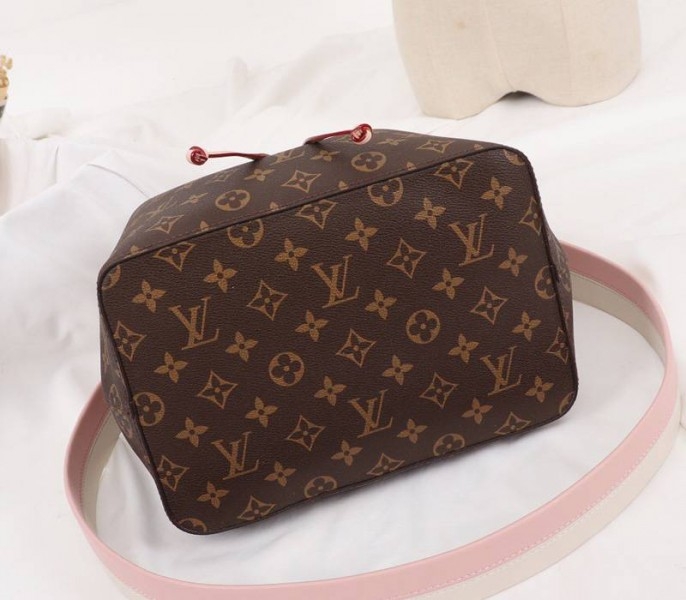 Louis Vuitton Monogram Canvas NeoNoe MM Bag angle 4