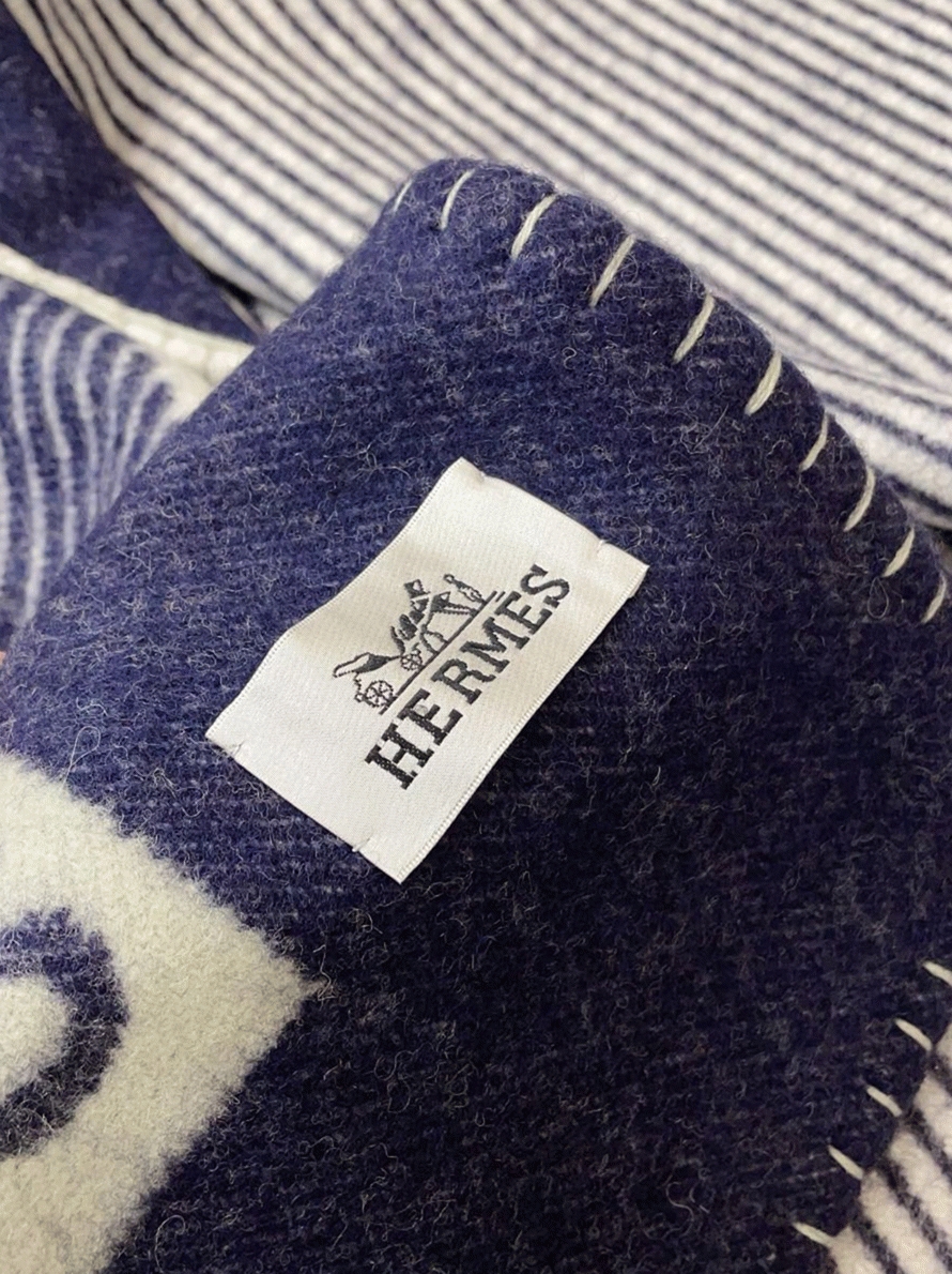Fake Hermes H Riviera blanket in marine wool and cashmere angle 4
