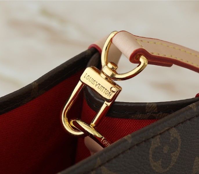 Mon Monogram OnTheGo PM angle 2