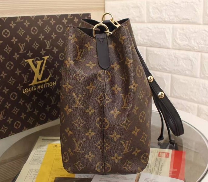 Louis Vuitton Monogram Canvas NeoNoe MM Bag In Black angle 4