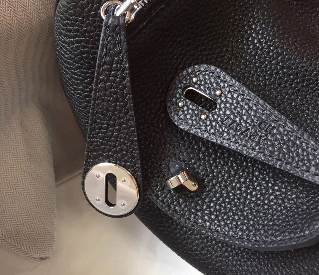 Fake Hermes Lindy Mini handbag in black angle 4