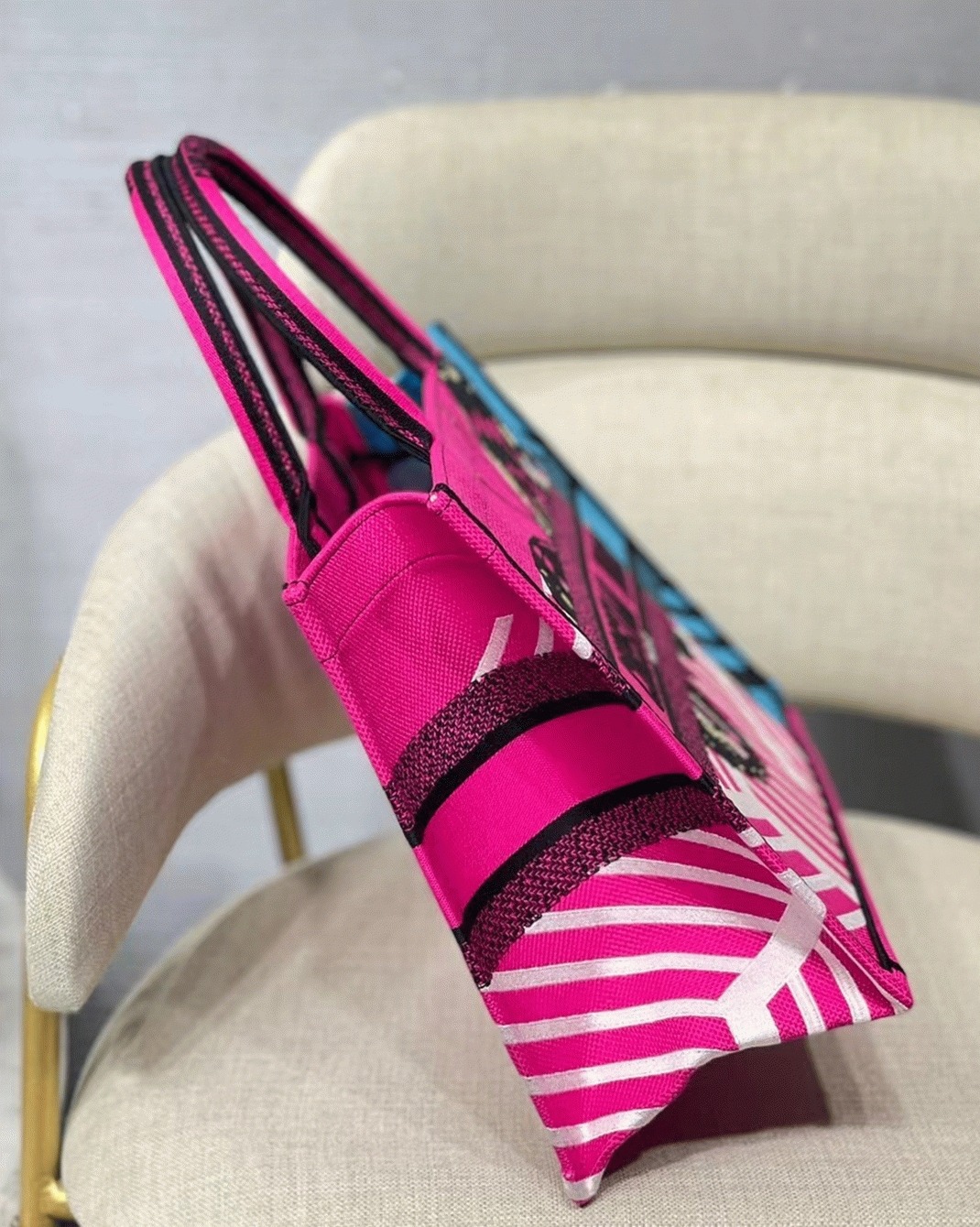 Dior Medium Book Tote Bag Fake in Pink D-Jungle Pop Embroidery angle 2