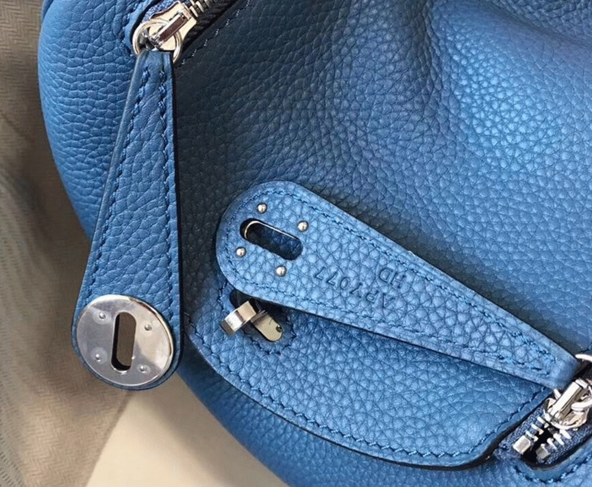 Replica Hermes Lindy Mini handbag in blue agate angle 5