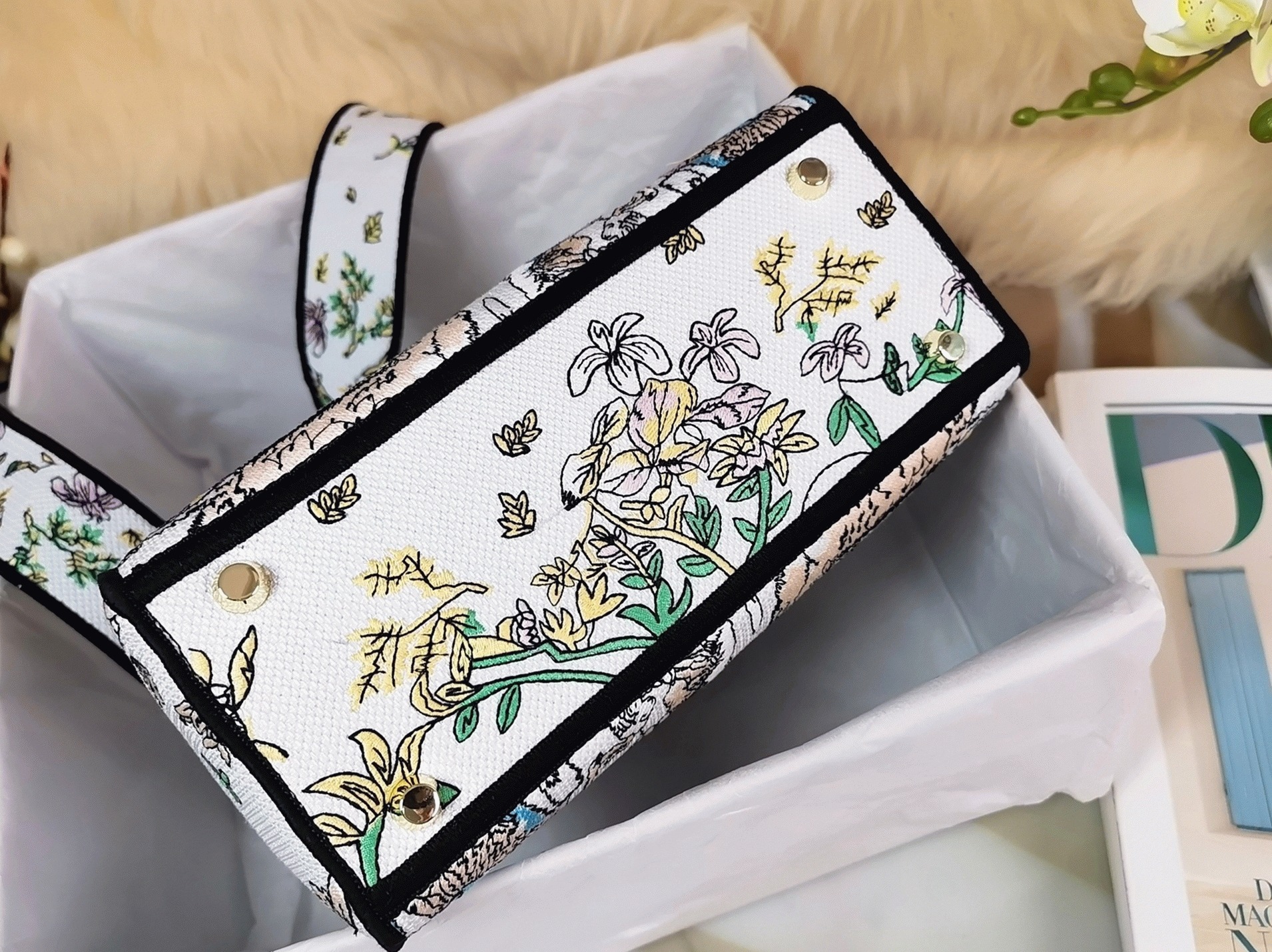 Dior Lady D-Lite Medium Bag Fake in White D-Constellation Embroidery angle 4