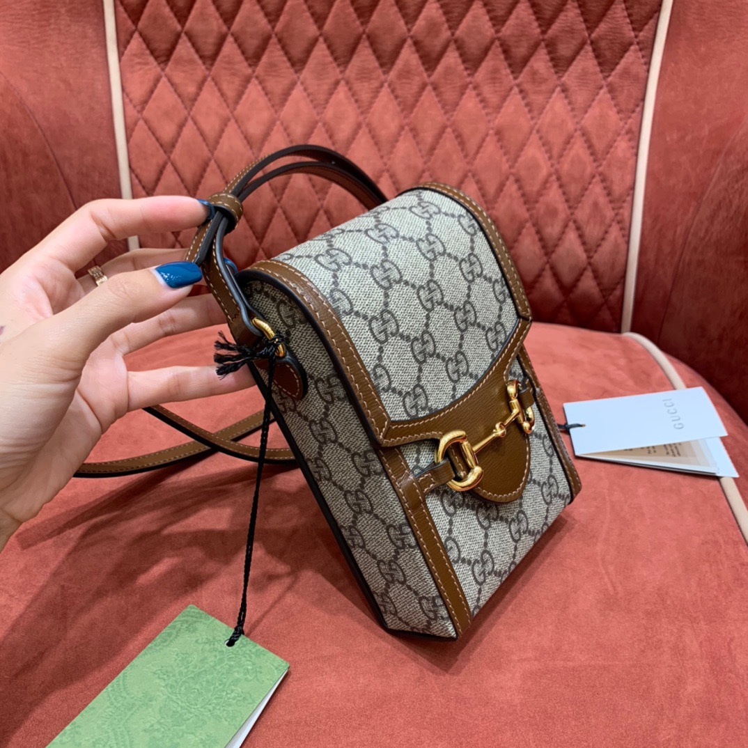 Gucc1 Horsebit bag angle 2