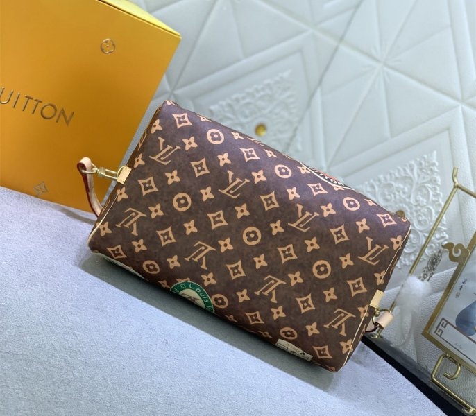 Louis Vuitton Flight Mode Monogram Canvas Speedy Bandouliere 30 HandbagLouis Vuitton Flight Mode Monogram Canvas Speedy Bandouliere 30 Handbag angle 4