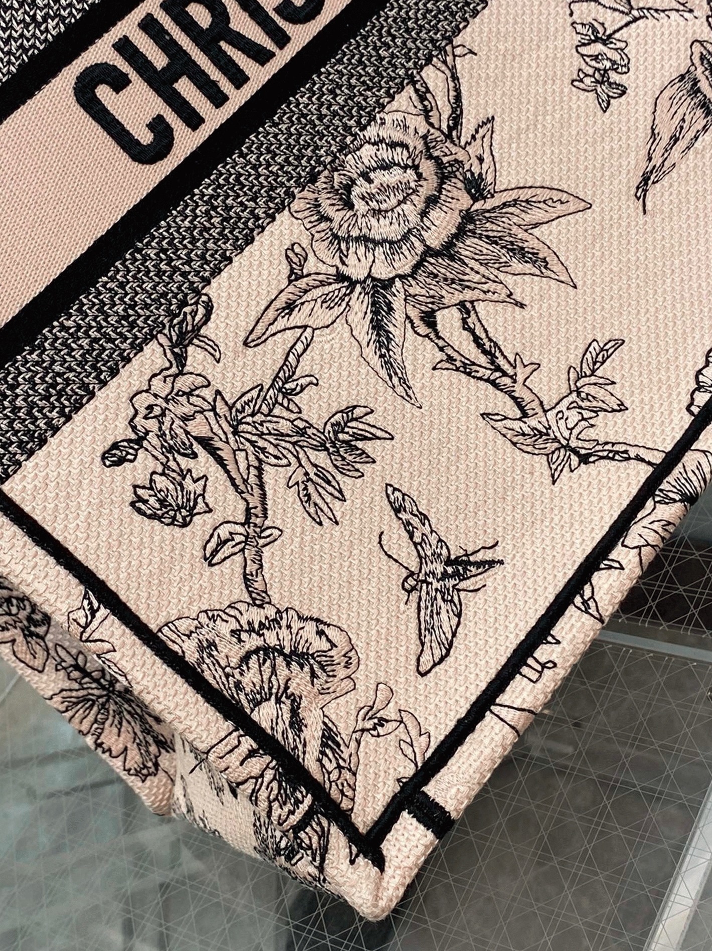 Dior Large Book Tote Bag Fake in Powder Pink Jardin Botanique Embroidery angle 5