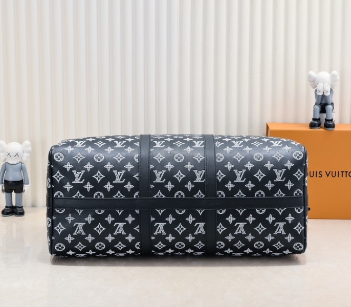 LV Monogram Shadow Keepall Bandouliere 50 In Black angle 4