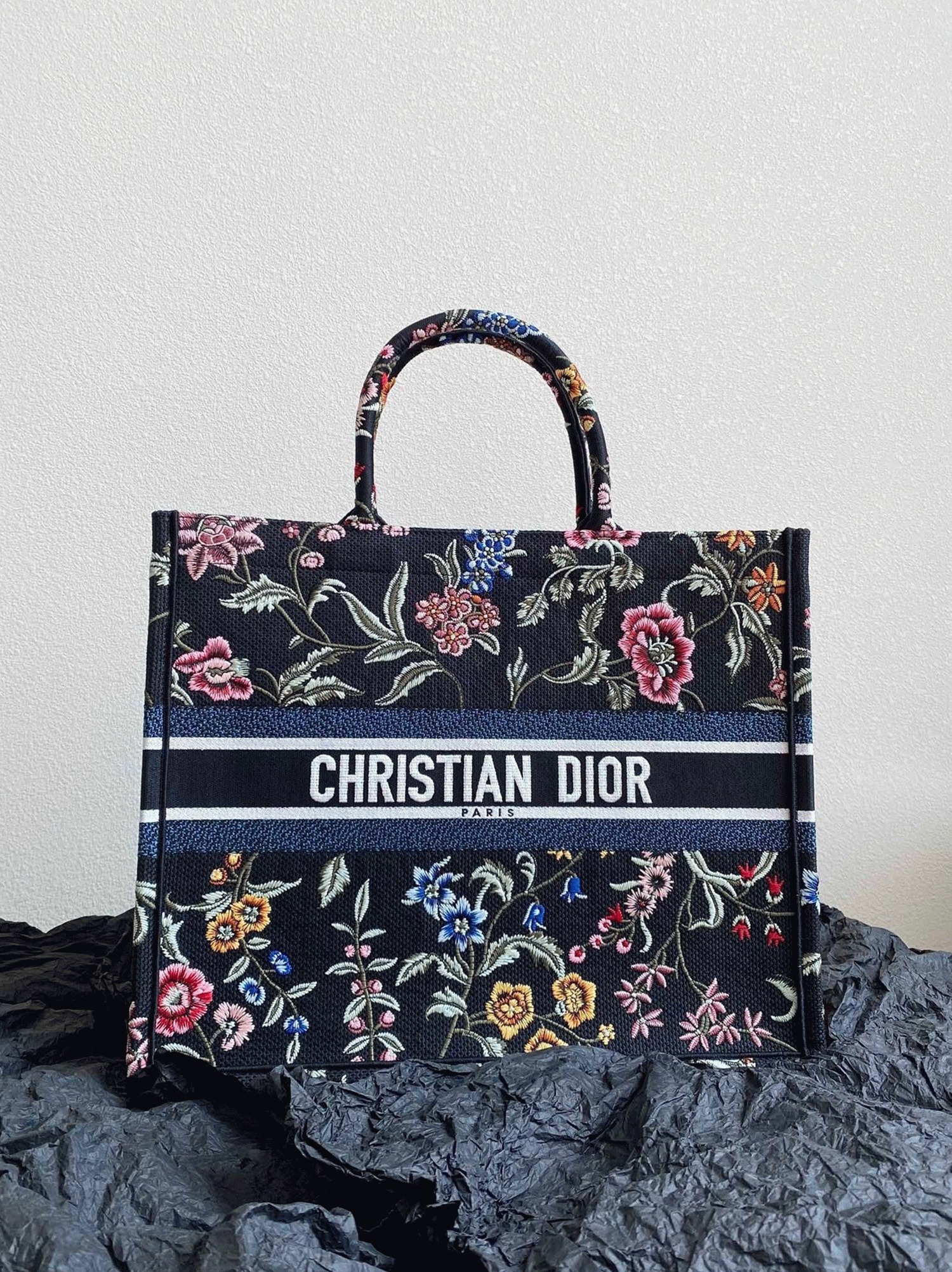 Dior Large Book Tote Bag Fake in Black Dior Petites Fleurs Embroidery angle 4