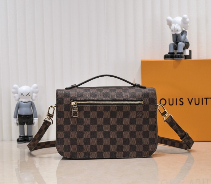 LV Damier Ebene Canvas Metis M40780 angle 3