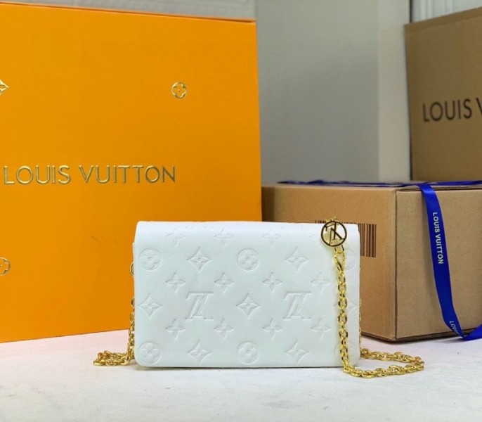 Louis Vuitton Coussin Pochette In Cream angle 4
