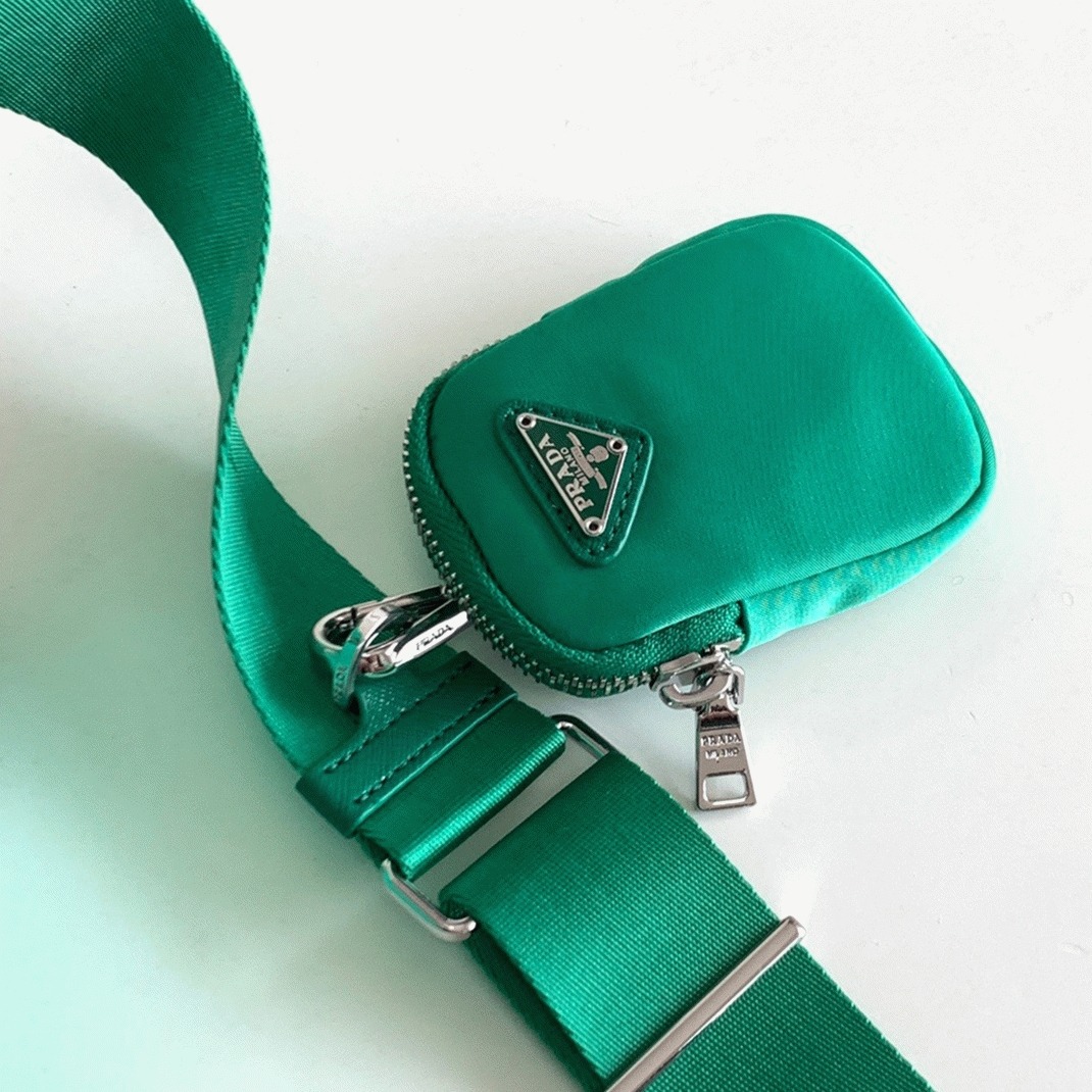 Prada Re-Edition Shoulder Bag Replica in Green angle 4
