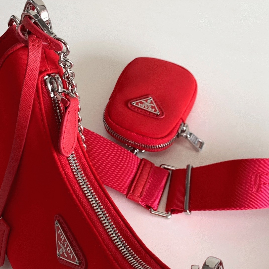 Prada Re-Edition Shoulder Bag Replica in Red angle 3