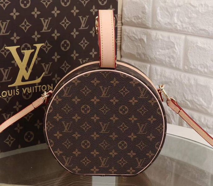Louis Vuitton Monogram Canvas Petite Boite Chapeau angle 4