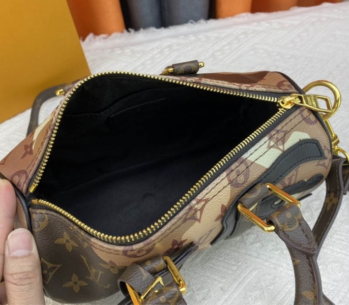 Louis Vuitton J Hope X Keepall Bandouliere 25 Brown Travel Bag In Two Eyes Patches angle 5