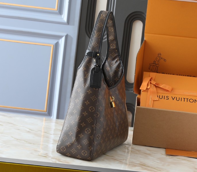 Monogram Canvas The Drop GM angle 2