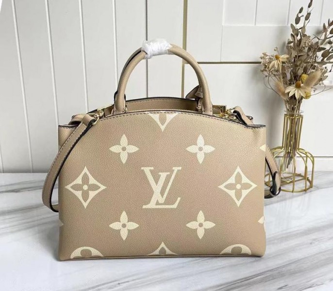 Louis Vuitton Bicolor Monogram Empreinte Leather Petit Palais Handbag In Tourterelle Gray And Cream angle 4