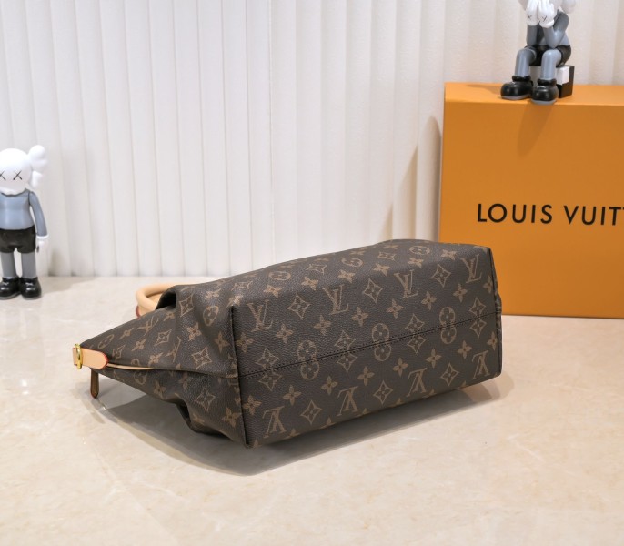 Monogram Canvas Turenne MM angle 4