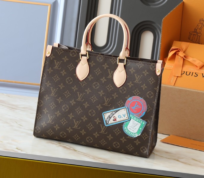 Mon Monogram OnTheGo MM angle 5