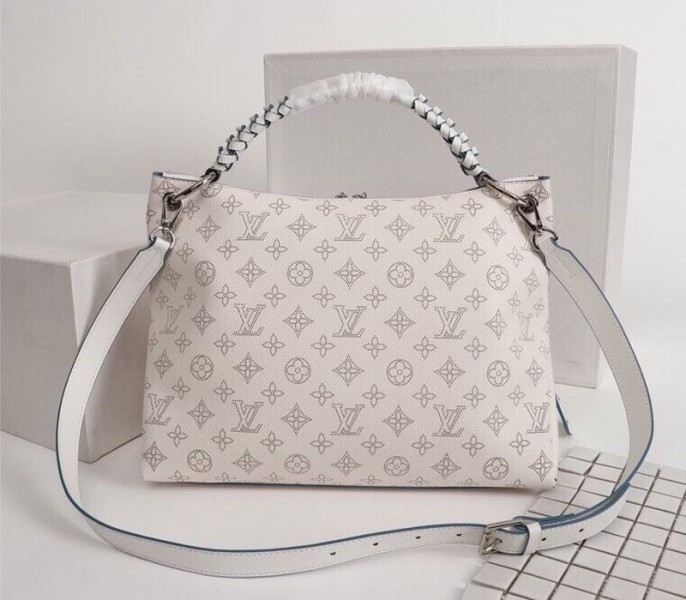LV Mahina Beaubourg MM Hobo In Off White angle 3