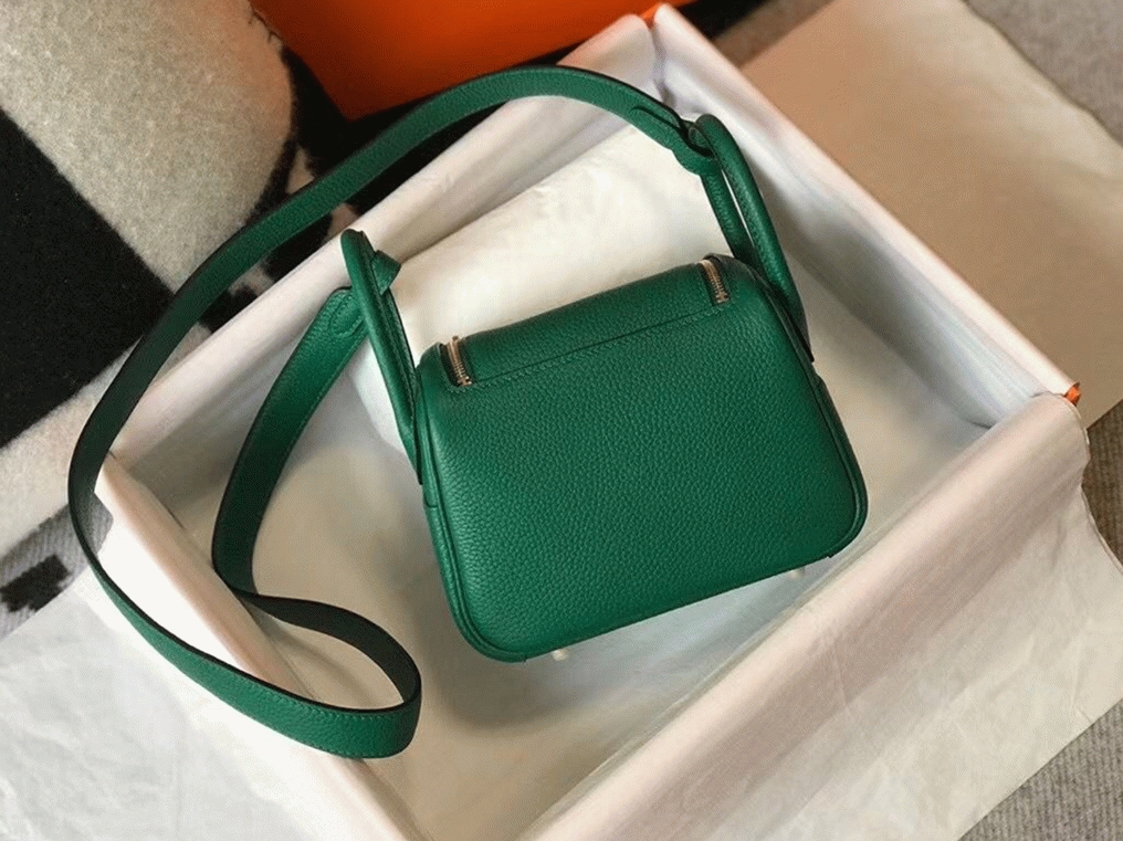 Designer replica Hermes Lindy Mini handbag in green clemence leather angle 2