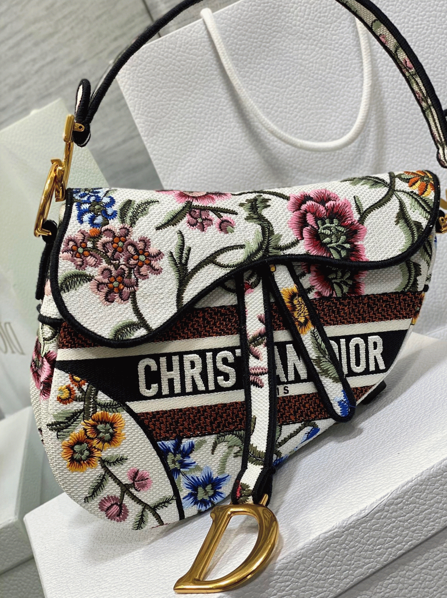 Dior Saddle Bag Fake in White Multicolor Dior Petites Fleurs Embroidery angle 3