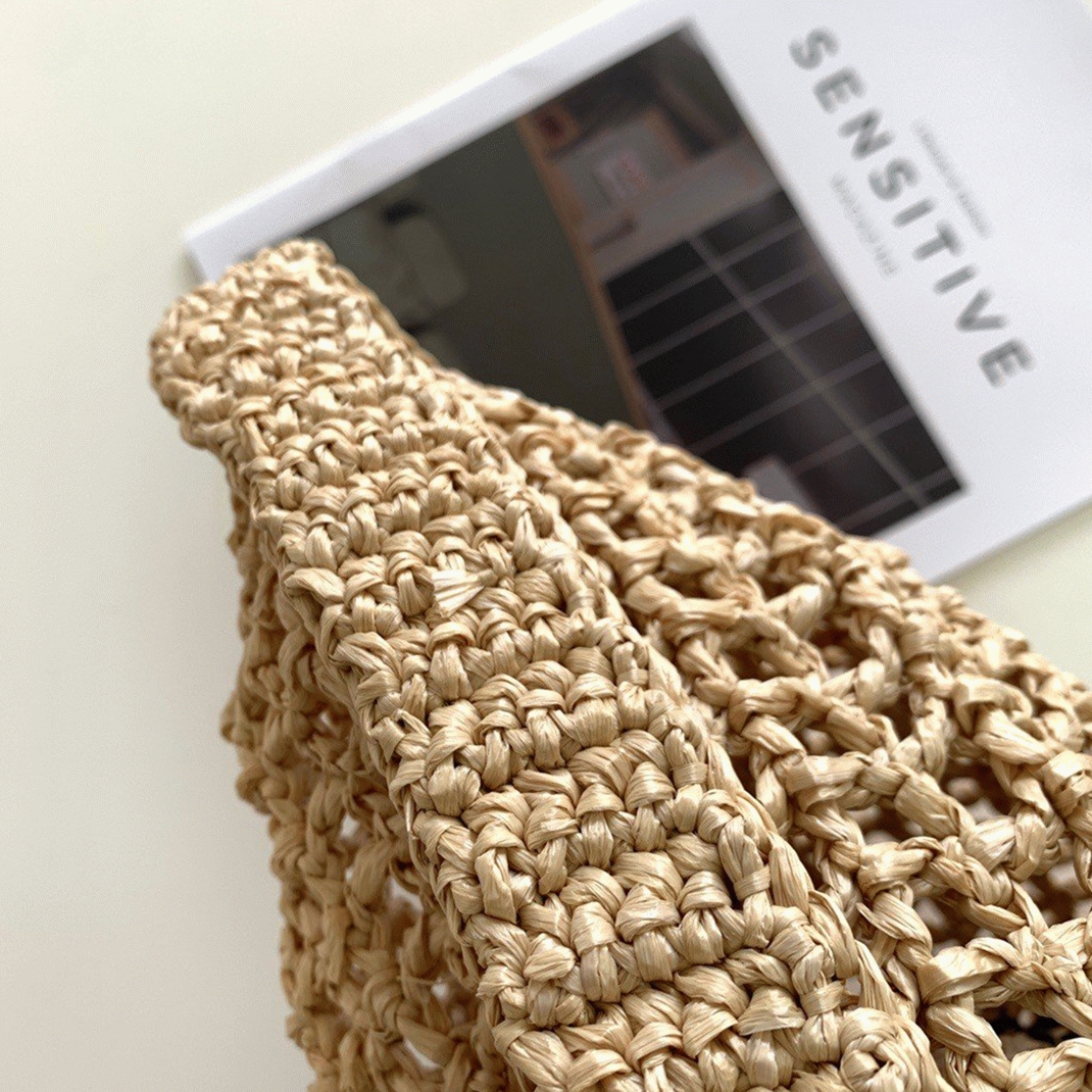 Prada Small Tote Bag Fake in Beige Woven Raffia angle 5