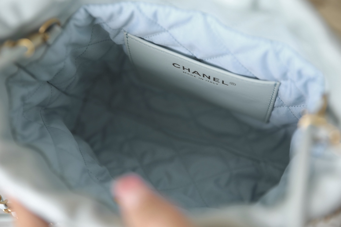 Chanel 22 mini bag angle 4