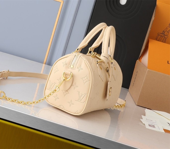 Louis Vuitton Other Leathers Speedy Bandouliere 20 Handbag In Urban Yellow angle 4