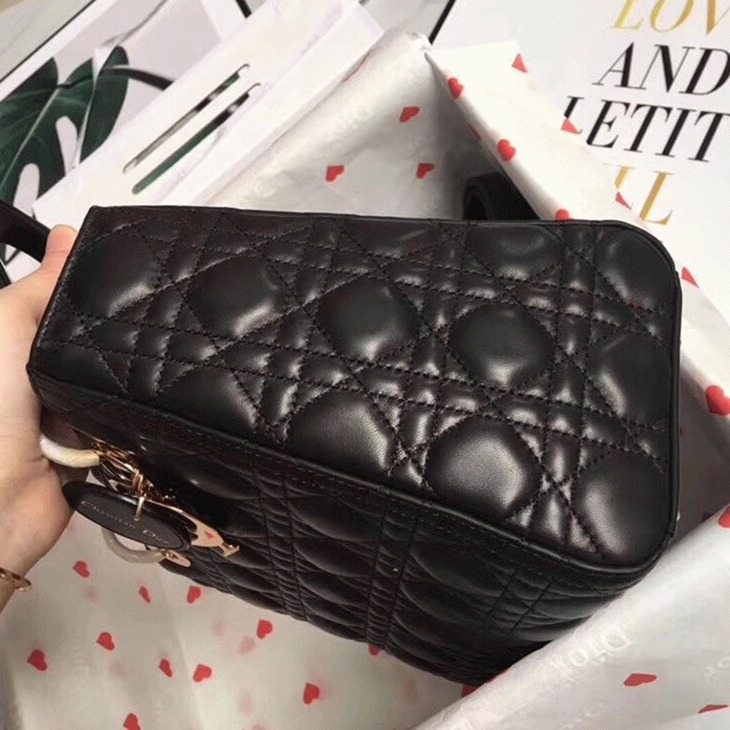 Dior Lady Dior Medium Bag in Black angle 2