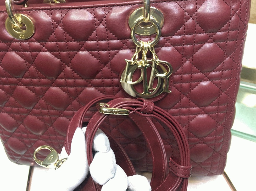 Dior Lady Dior Large Bag Fake in Bordeaux angle 4