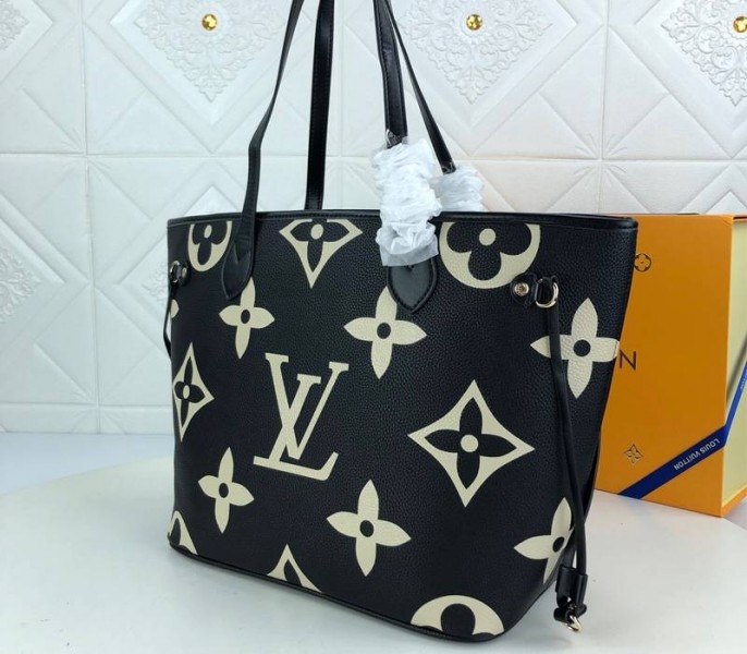 Louis Vuitton Neverfull MM Tote In Black angle 3