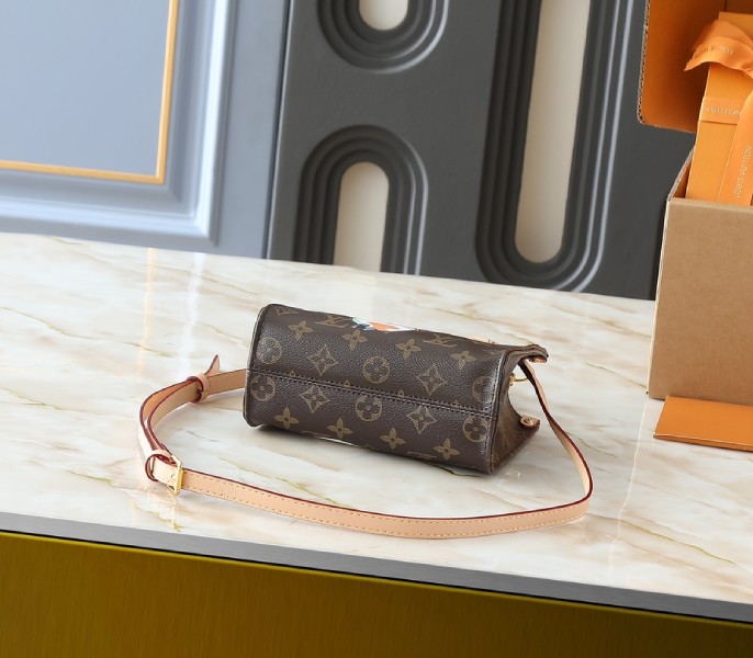 X TM Monogram Canvas OnTheGo BB With Bijou Edition angle 4