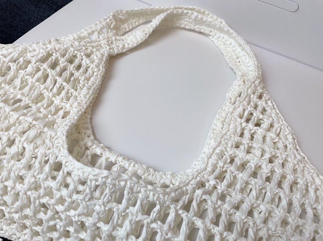 Prada Large Tote Bag Replica in White Woven Raffia angle 4