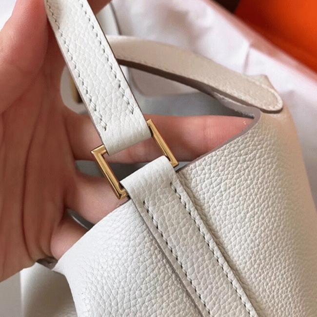 White luxury replica Hermes Picotin Lock 18cm handbag angle 2