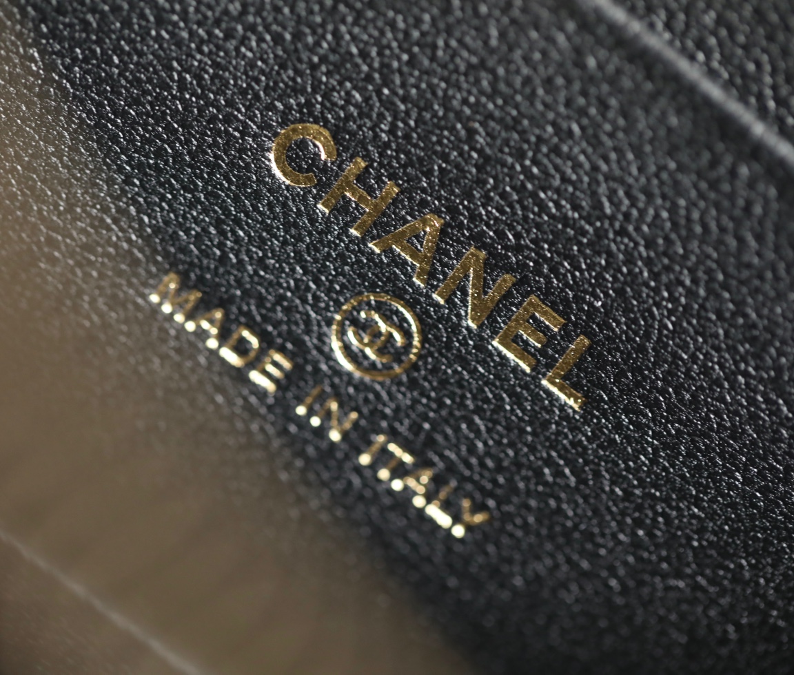 Chanel box angle 3