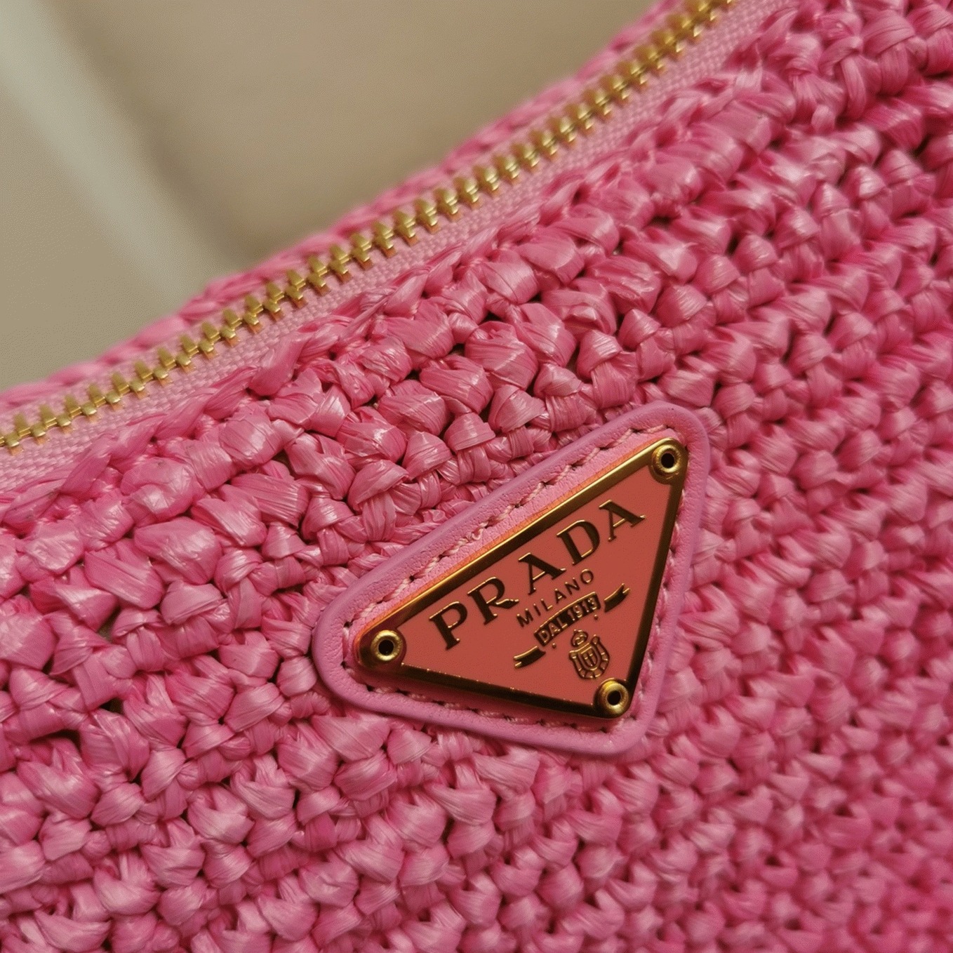 Prada Re-Edition Shoulder Bag Imitation in Pink angle 5