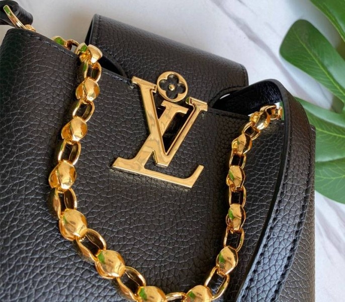 Louis Vuitton Capucines Mini Chain Bag In Black angle 2