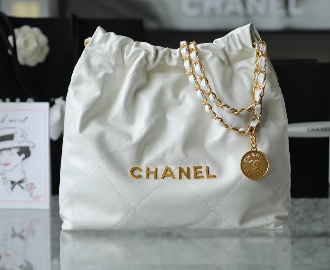 Chanel 22 Small angle 4