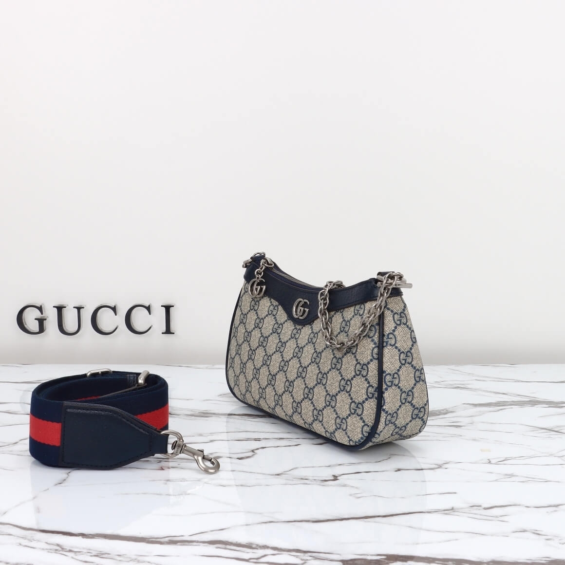 Gucci OPHIDIA SMALL SHOULDER BAG angle 2