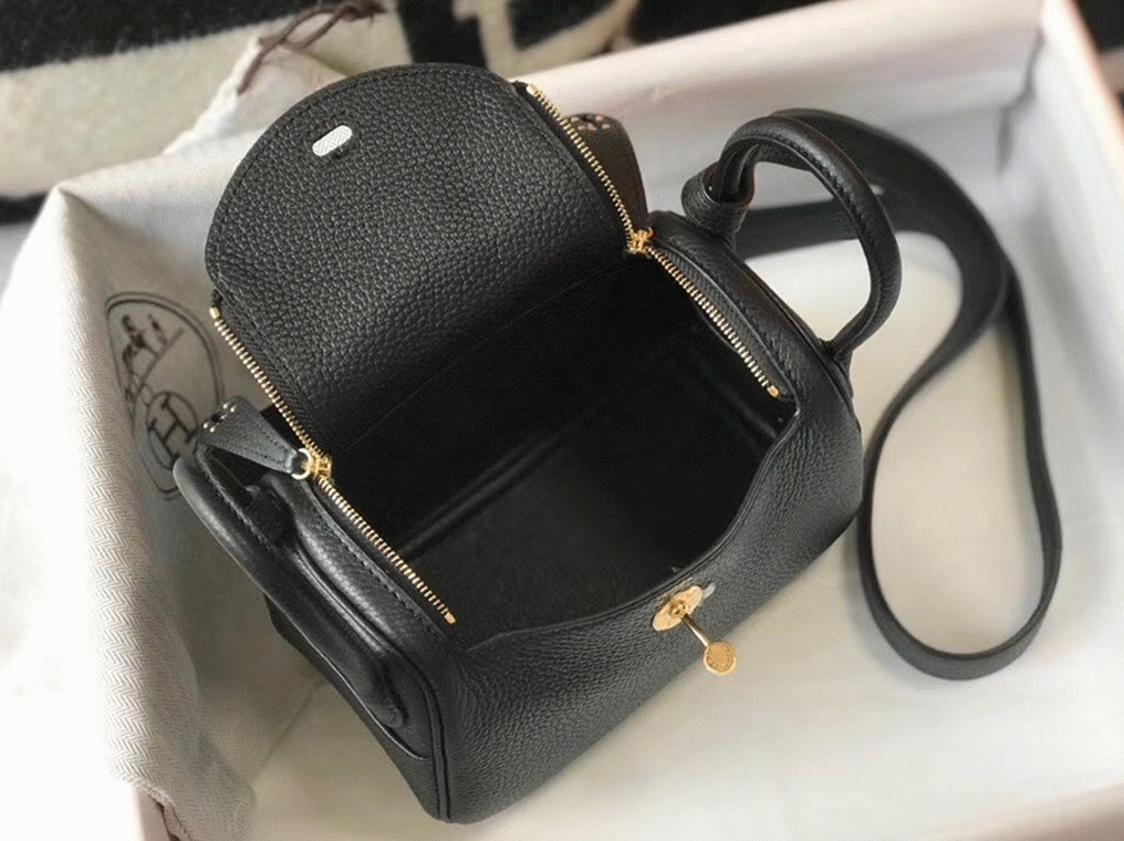 Fake Hermes Lindy Mini handbag in black angle 2
