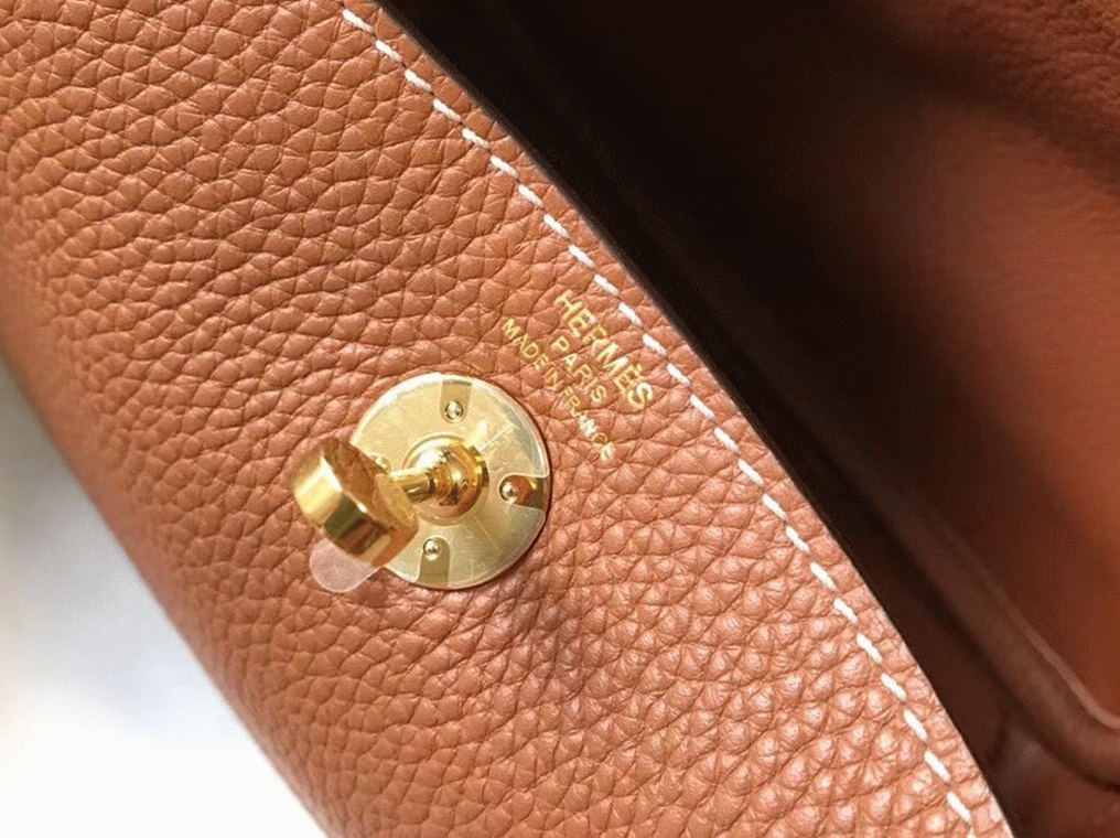 Top replica Hermes Lindy Mini handbag in gold angle 3