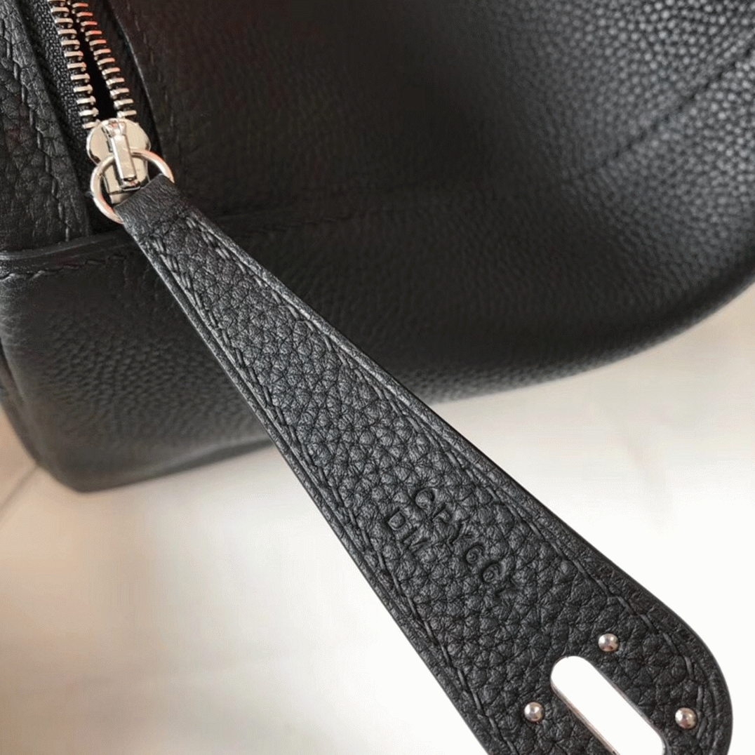 Designer replica Hermes Lindy 26cm handbag in black angle 3