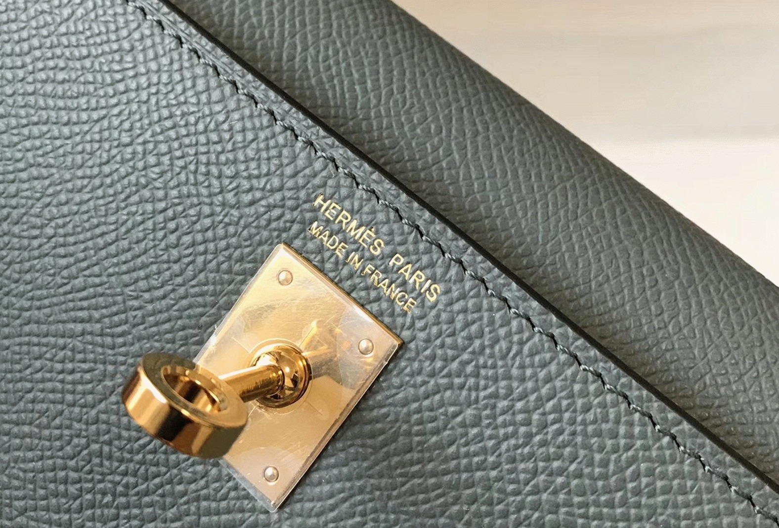 Hermes Kelly Mini II Bag Fake in Vert Amand angle 3