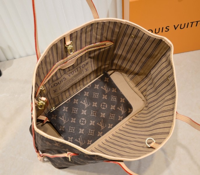 Louis Vuitton Monogram Canvas Neverfull MM Tote In Beige angle 5