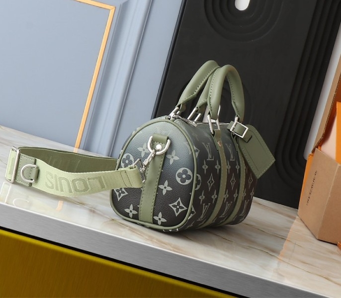 Louis Vuitton Monogram Gradient Canvas Keepall Bandouliere 25 City Bag In Khaki Green angle 3