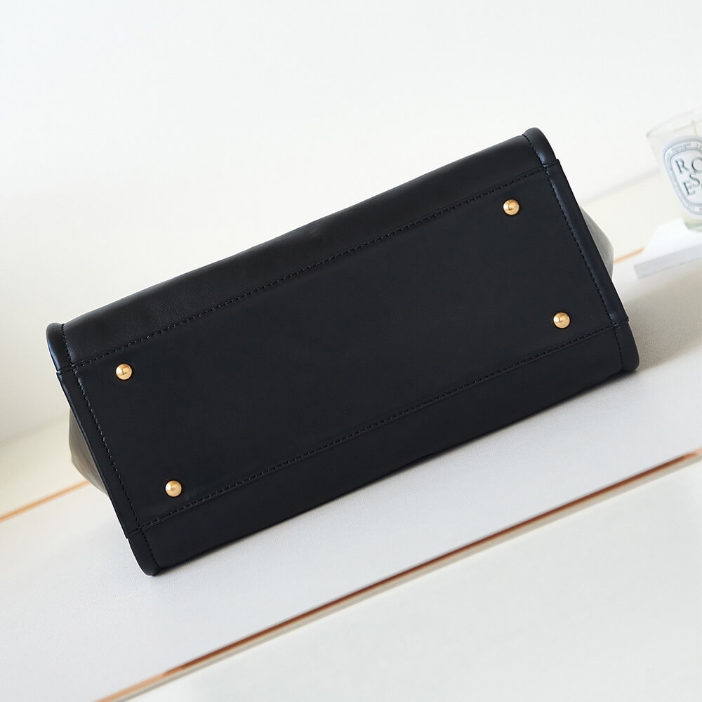 Chanel Small Tote Bag(high-end grade) angle 5